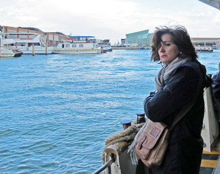 ITALIA 8. (VENECIA) EN EL VAPORETO HACIA EL CENTRO