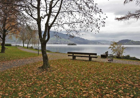 SUIZA 24. (STANS, EL PUEBLO DE PETRA) EL LAGO