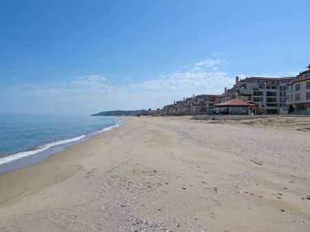 BULGARIA 11. (REGION DE OBZOR) HAY CANTIDAD ENORME DE APARTAMENTOS NUEVOS A LA VENTA POR PRECIOS BARATISIMOS