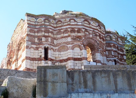 BULGARIA 21. (NESEBAR) LA IGLESIA SUFRI0 GRAVES DANOS CON EL TERREMOTO DE 1913