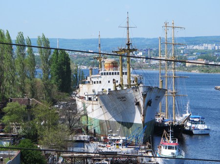 BULGARIA 9. (VARNA) EL PUERTO COMERCIAL, ES EL MÁS IMPORTANTE DEL PAÍS