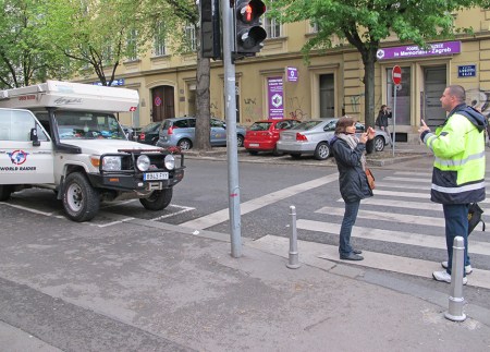 CROACIA 5. NEGOCIANDO CON UN ENORME POLICIA EL TIEMPO DE APARCAMIENTO
