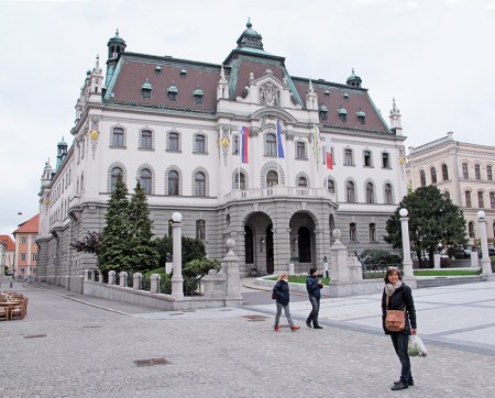 ESLOVENIA 11 (LUBIANCA). LA UNIVERSIDAD FUNDADA EN1919, SU BIBLIOTECA TIENE MAS 1.169.090 LIBROS