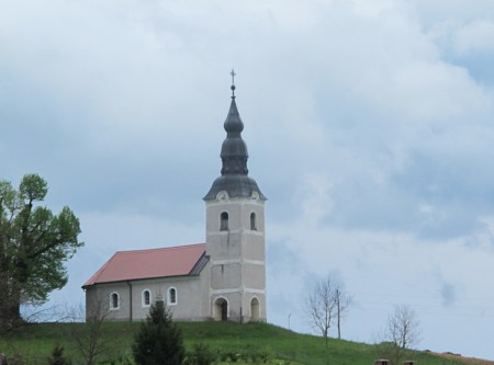 ESLOVENIA 4. LA RELIGIÓN QUE PREDOMINA EN TERRITORIO ESLOVENO ES LA CATÓLICA ROMANA