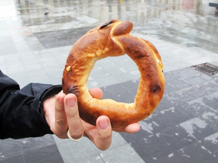 RUMANIA 30. (CRAIOVA) ESTE PASTEL ES TIPICO DE AQUI, ES VEDADERAMENTE DELICIOSO