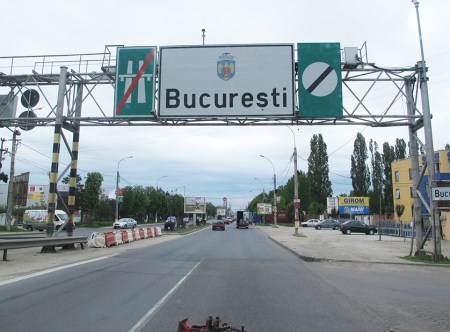 RUMANIA 32. (BUCAREST) LA ENTRADA