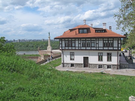 SERBIA 24. (BELGRADO- KALEMEGDAN) ESTA CASA SE USO COMO CUARTEL GENERAL ALEMAN EN LA SEGUNDA GUERRA MUNDIAL