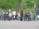 SERBIA 25. (BELGRADO- KALEMEGDAN) EN LOS JARDINES HAY MUCHOS AFICIONADOS AL AJEDREZ
