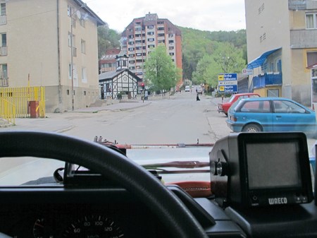 SERBIA 31 (MAJDANPEK) ENTRANDO EN EL ESTE PUEBLO MINERO DE 7.636 HABITANTES