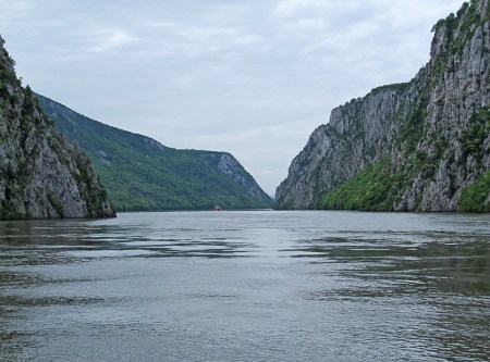 SERBIA 37. (IRON GATES) EL DANUBIO 1