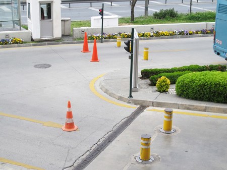 TURQUIA 8. (ESTAMBUL-MARMARA) IMPRESIONANTES LAS MEDIDAS DE SEGURIDAD Y CONTROLES QUE HAY EN LAS ENTRADAS DE LOS HOTELES