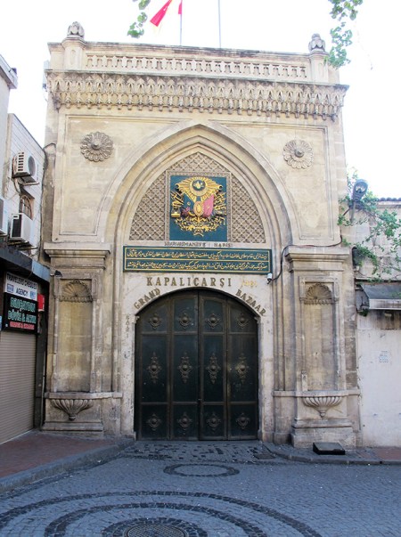 ESTAMBUL 89. (EL GRAN BAZAR) ENTRADA DE KAPALICARSI ESTA CERRADA