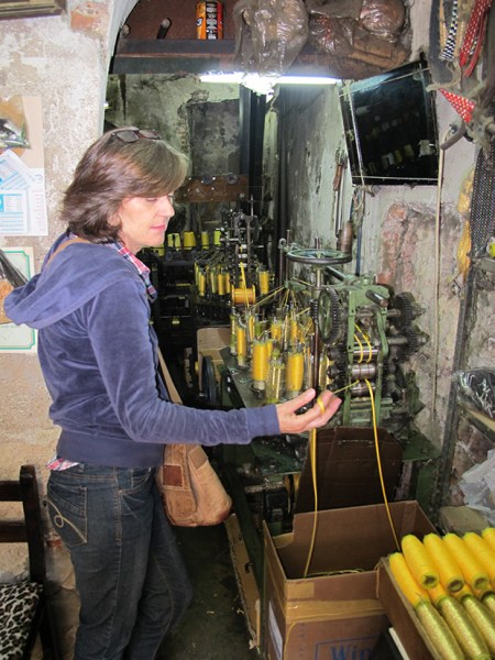 ESTAMBUL 99. (EL GRAN BAZAR) HACEN CENEFAS PARA LAS TUNICAS Y VESTIDOS DE FIESTA