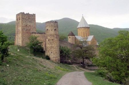 GEORGIA 117. (FORTALEZA DE ANANURI) DE LOS DUQUES DE ARAGVI, UNA DINASTIA FEUDAL GOBERNO LA ZONA DESDE EL SIGLO XIII