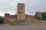 GEORGIA 118. (FORTALEZA DE ANANURI) EL CONJUNTO FORTIFICADO ES OBRA ARQUITECTO K. BAKHSARASHVILI