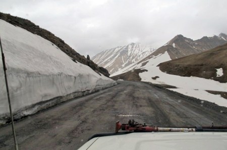GEORGIA 142. (ATRAVESANDO EL CAUCASO) ESTE PUNTO ESTA A UNOS 3.500 M.