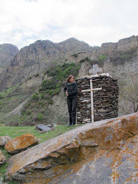 GEORGIA 150. (ATRAVESANDO EL CAUCASO) EL CAUCASO TIENE UNA LONGITUD DE UNOS 1.200 KM.