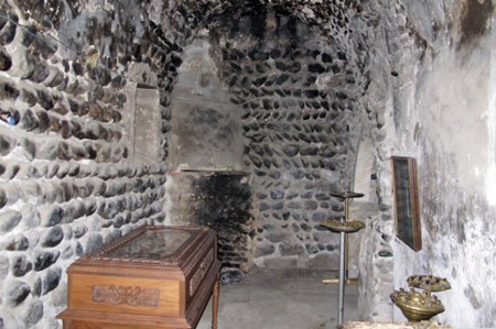 GEORGIA 37.(CONVENTO DE UBISI) CHIMENEA PARA CALENTAR EL INTERIO DE LA IGLESIA