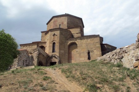 GEORGIA 45. (MONASTERIO DE DJVARI) FUE CONSTRUIDO ENTRE 586 Y 605 POR EL PRINCIPE STEPHANOS PRIMADO I DE IBERIA