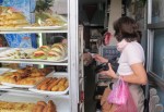 GEORGIA 94. (TIFLIS-EL BARRIO SAN ELIAS) COMPRANDO PAN