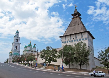 RUSIA 1° ENTRADA 32. (ASTRACAN-EL KREMLIN) VISTA DESDE EL EXTERIOR DE UNA DE LAS 8 TORRES DE LA MURALLA