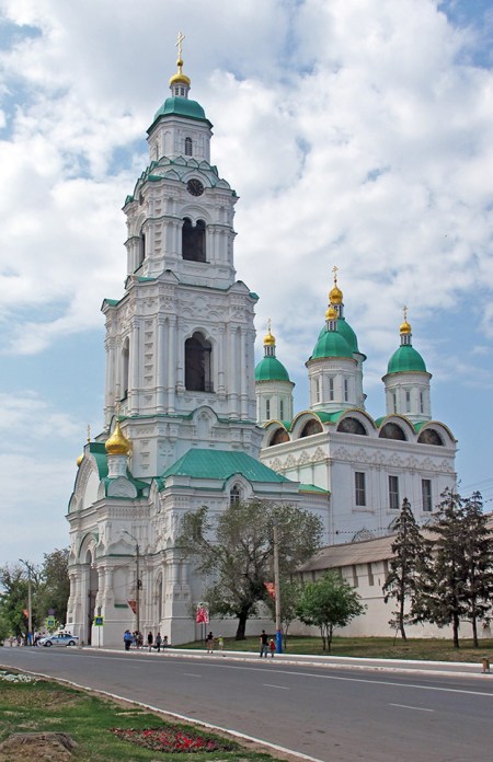 RUSIA 1° ENTRADA 35. (ASTRACAN-EL KREMLIN) CAMPANARIO DE LA CATEDRAL TIENE 80 M DE ALTURA