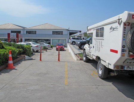 TURQUIA 104. CONTROL EN LA TOYOTA DE ESTAMBUL ANTES DE SALIR HACIA ASIA