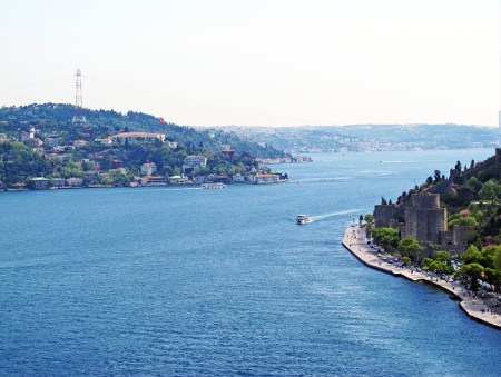 TURQUIA 105. (EL BOSFORO) ES UN ESTRECHO, QUE SEPARA TURQUIA LA PARTE EUROPEA DE LA PROVINCIA DE RUMELIA DE LA PROVINCIA ASIÁTICA ANADOLU