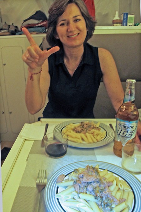 KAZAQUISTAN 1° ENTRADA 9. (LA SEGUNDA CENA, ESTAMOS DETENIDOS E INCOMUNICADOS CON EL MUNDO EXTERIOR