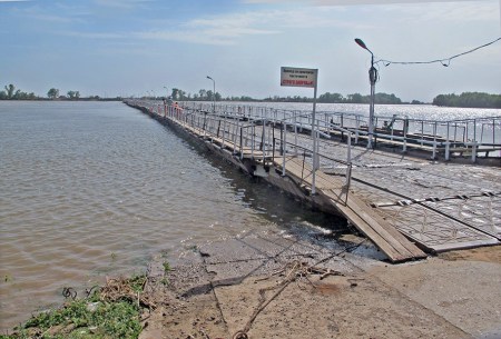 RUSIA 1° ENTRADA 64.(KRASNYY YAR) ES IMPRESIONANTE EL RUIDO A CHATARRA QUE SE PRODUCE AL ATRAVESAR EL PUENTE