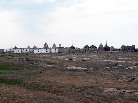 KAZAQUISTAN 1° ENTRADA 29. (EN RUTA A ATYRAOU) CEMENTERIOS 5