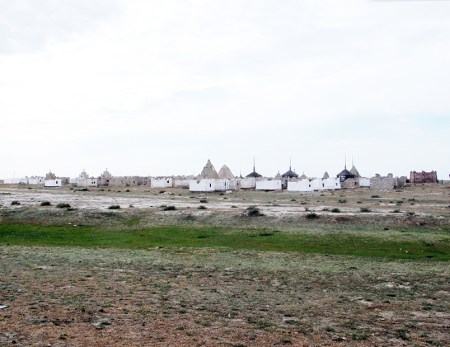 KAZAQUISTAN 1° ENTRADA 30. (EN RUTA A ATYRAOU) CEMENTERIOS 6