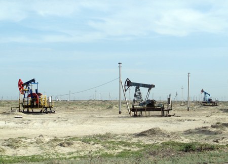 KAZAQUISTAN 1° ENTRADA 37. (EN RUTA A ATYRAOU) ES UN PAIS CON ENORMES RESERVAS PETROLERAS