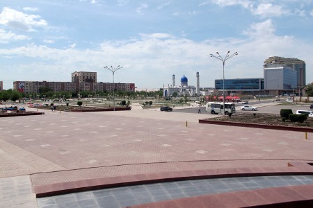 KAZAQUISTAN 1° ENTRADA 40. (ATYRAOU) ES FAMOSA POR SU PETRÓLEO, CUENTA CON 154.100 HABITANTES EL 90% SON KAZAJOS