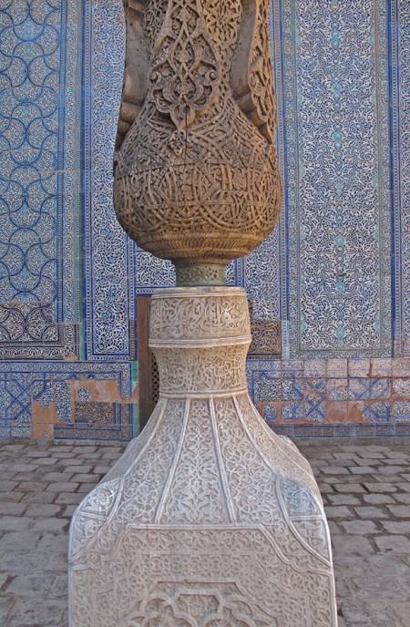 UZBEKISTAN 112 ( KHIVA MONUMENTAL) PALACIO DE TASH-KHAULI, DETALLE DE PEDESTAL Y COLUMNA
