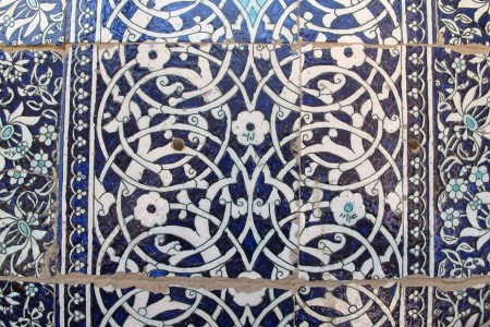 UZBEKISTAN 118 ( KHIVA MONUMENTAL) PALACIO DE TASH-KHAULI, CADA AZULEJO ESTABA NUMERADO EN EL MOMENTO DE LA FABRICACION, PARA QUE COINCIDIESE EL DIBUJO EN EL MOMENTO DEL POSICIONAMIENTO EN LA PARED