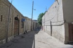 UZBEKISTAN 145 (LA VIDA EN BUJARA) TIENE UNA POBLACION DE 323.900 HABITANTES, FUERA DE LA ZONA MONUMENTAL HAY MUY POCAS CALLES ASFALTADAS