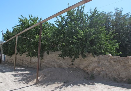 UZBEKISTAN 152 (LA VIDA EN BUJARA) UN PELIGRO, HAY CAÑERIAS DE GAS EN MAL ESTADO POR TODAS PARTES 5