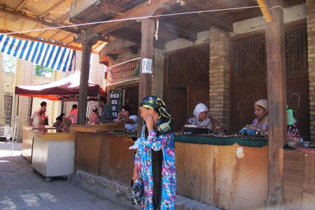 UZBEKISTAN 162 (LA VIDA EN BUJARA) MERCADO DEL ORO Y LAS JOYAS