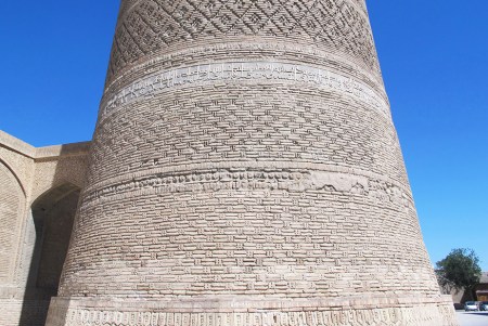 UZBEKISTAN 189 (LA BUJARA MONUMENTAL) EL MINARETE DE KALYAN, EN 1127 EL ARQUITECTO BAKO HIZO LAS BASES DEL MINARETE UTILIZO LADRILLOS Y MORTERO MEZCLADO CON LECHE DE CAMELLO