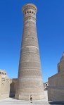 UZBEKISTAN 190 (LA BUJARA MONUMENTAL) EL MINARETE DE KALYAN, EN LA EDAD MEDIA LAS CARAVANAS QUE VIAJABAN POR LA RUTA DE LA SEDA UTILIZAN EL MINARETE COMO UNA MARCA DESDE MUCHOS KILOMETROS DE DISTANCIA