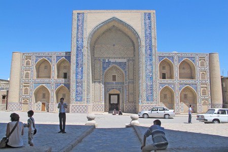 UZBEKISTAN 200 (LA BUJARA MONUMENTAL) MADRAZA ULUGBEK, MIRZO ULUGBEK LLAMADO EL CIENTÍFICO LA CONSTRUYO EN 1417