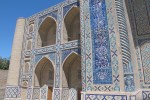 UZBEKISTAN 202 (LA BUJARA MONUMENTAL) MADRAZA ULUGBEK, ADEMAS DEL CORAN EN ESTA MADRAZA SE ESTUDIABAN OTRAS DISCIPLINAS COMO LA LOGICA, PROSODIA, MATEMATICAS Y GEOMETRIA