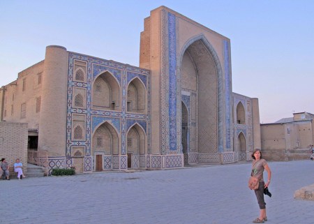UZBEKISTAN 206 (LA BUJARA MONUMENTAL) MADRAZA ULUGBEK, VISTA AL ATARDECER