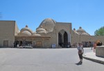 UZBEKISTAN 207 (LA BUJARA MONUMENTAL) EL MERCADO TOKI ZARGARON, EN BUJARA MEDIEVAL SOLIAN CONSTRUIR CENTROS COMERCIALES ABOVEDADOS. TRES DE ELLOS, CONSTRUIDO EN EL SIGLO XVI, HAN SOBREVIVIDO HASTA NUESTROS DIAS