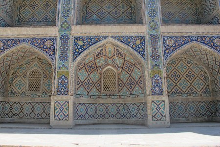 UZBEKISTAN 214 (LA BUJARA MONUMENTAL) MADRAZ KUKELDASH, EL COLORIDO DE SUS MOSAICOS ES IMPRESIONANTE