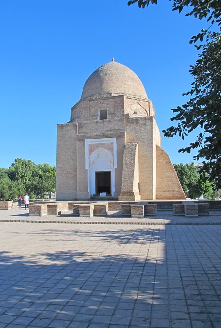 UZBEKISTAN 229 ( SAMARCANDA) EL MAUSOLEO RUKHABAD, LA LEYENDA DICE QUE BAJO LA CUPULA HAY UNA CAJA QUE CONTIENE SIETE CABELLOS DEL PROFETA MAHOMA