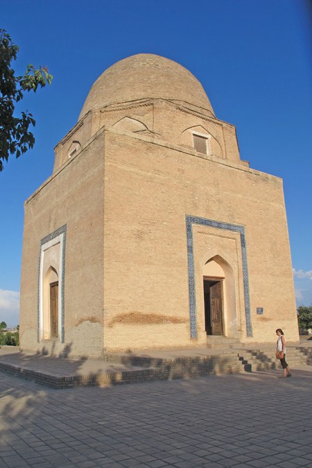 UZBEKISTAN 230 ( SAMARCANDA) EL MAUSOLEO RUKHABAD, FUE ERIGIDO SOBRE LA TUMBA DEL MISTICO SHEIKH BURHANIDDIN SAGARJI