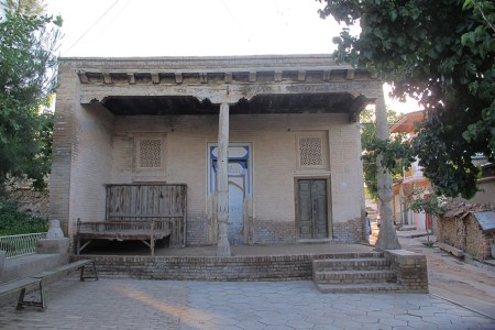 UZBEKISTAN 234 (LA VIDA EN SAMARCANDA) AUN LAS CASAS TRADICIONALES MAS SENCILLAS TIENEN MUCHO ENCANTO