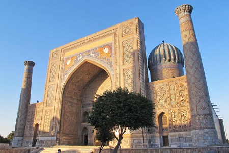 UZBEKISTAN 243 ( SAMARCANDA) LA MADRAZA SHER DORS, CONSTRUIDA POR EL EMIR BAKHADUR YALANGTUSH ENTRE 1619 - 1636